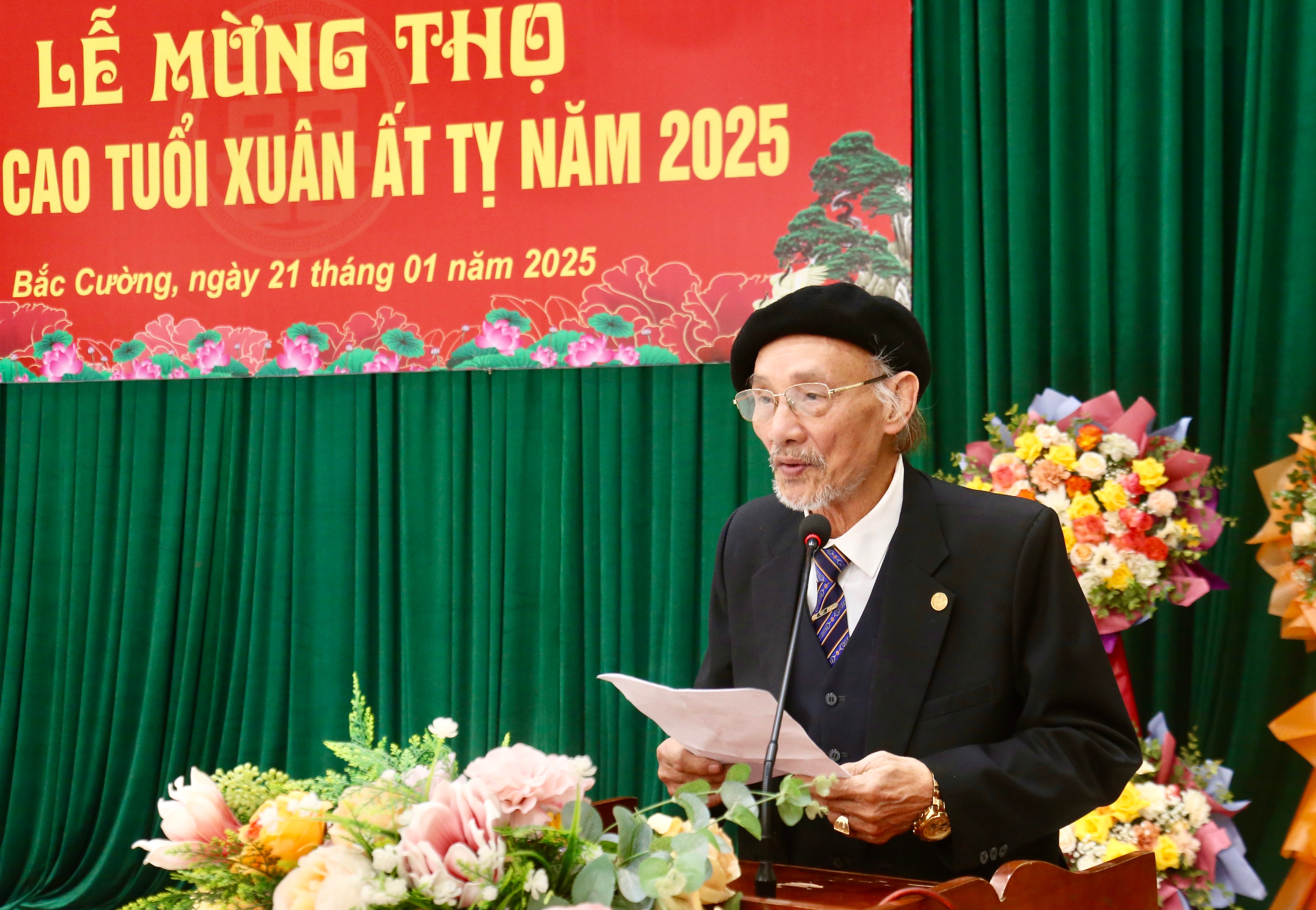 Đại diện các cụ cao niên phát biểu tại buổi lễ. img-0535.jpg