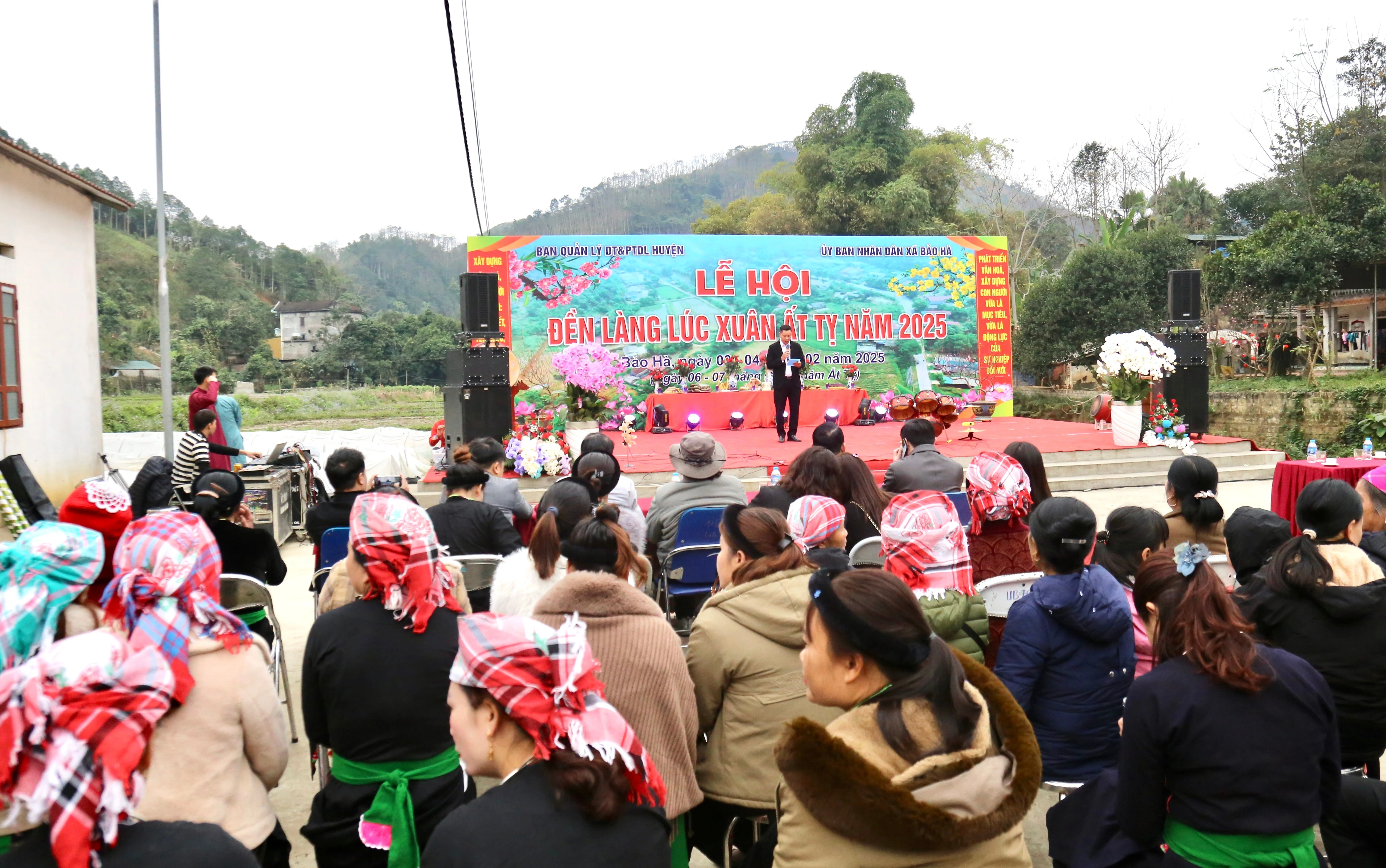 Quang cảnh lễ hội.