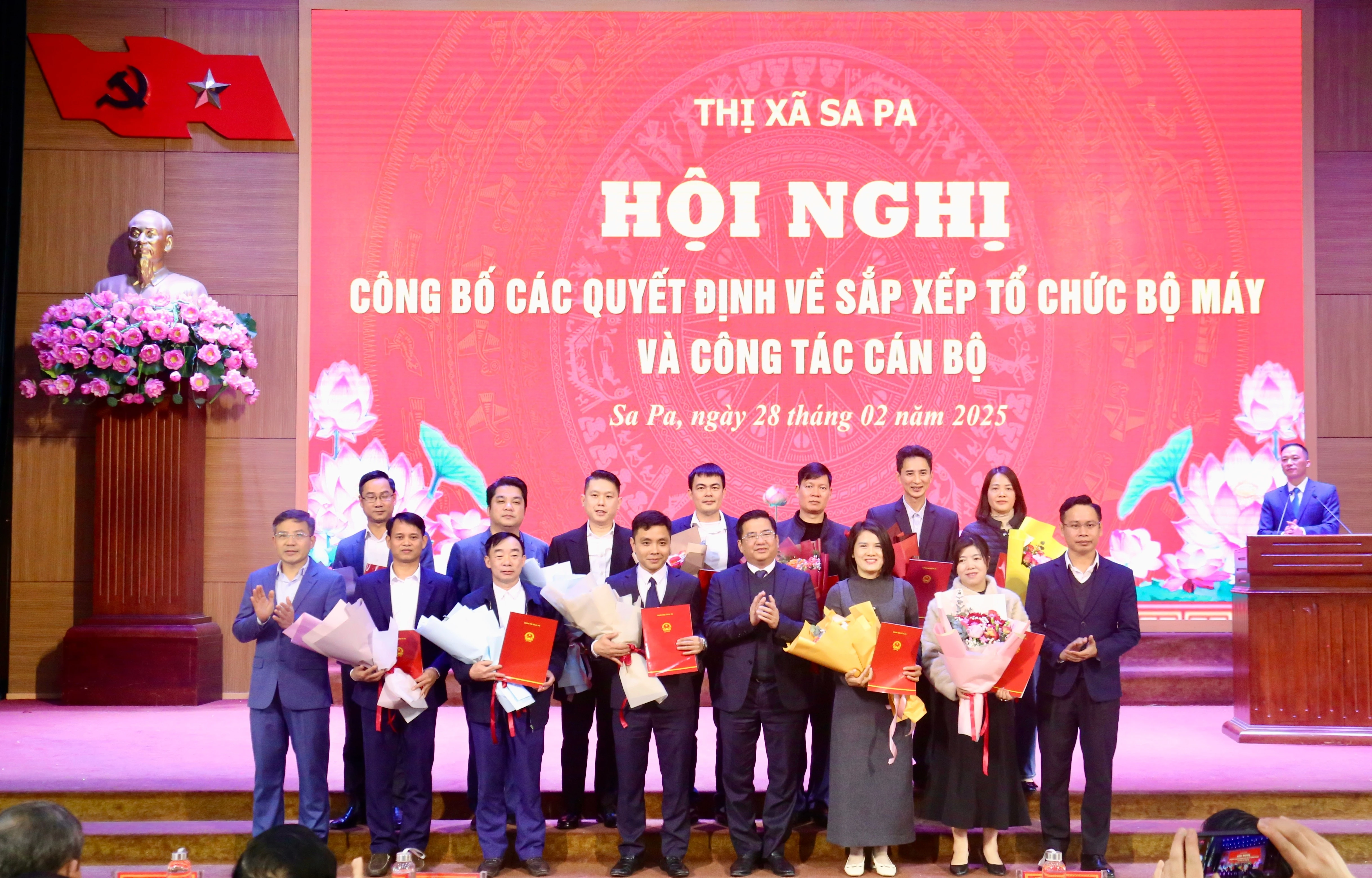 Trao quyết định thành lập và bổ nhiệm, chuyển đổi chức vụ lãnh đạo, quản lý đối với các cơ quan mới thành lập, sắp xếp lại.