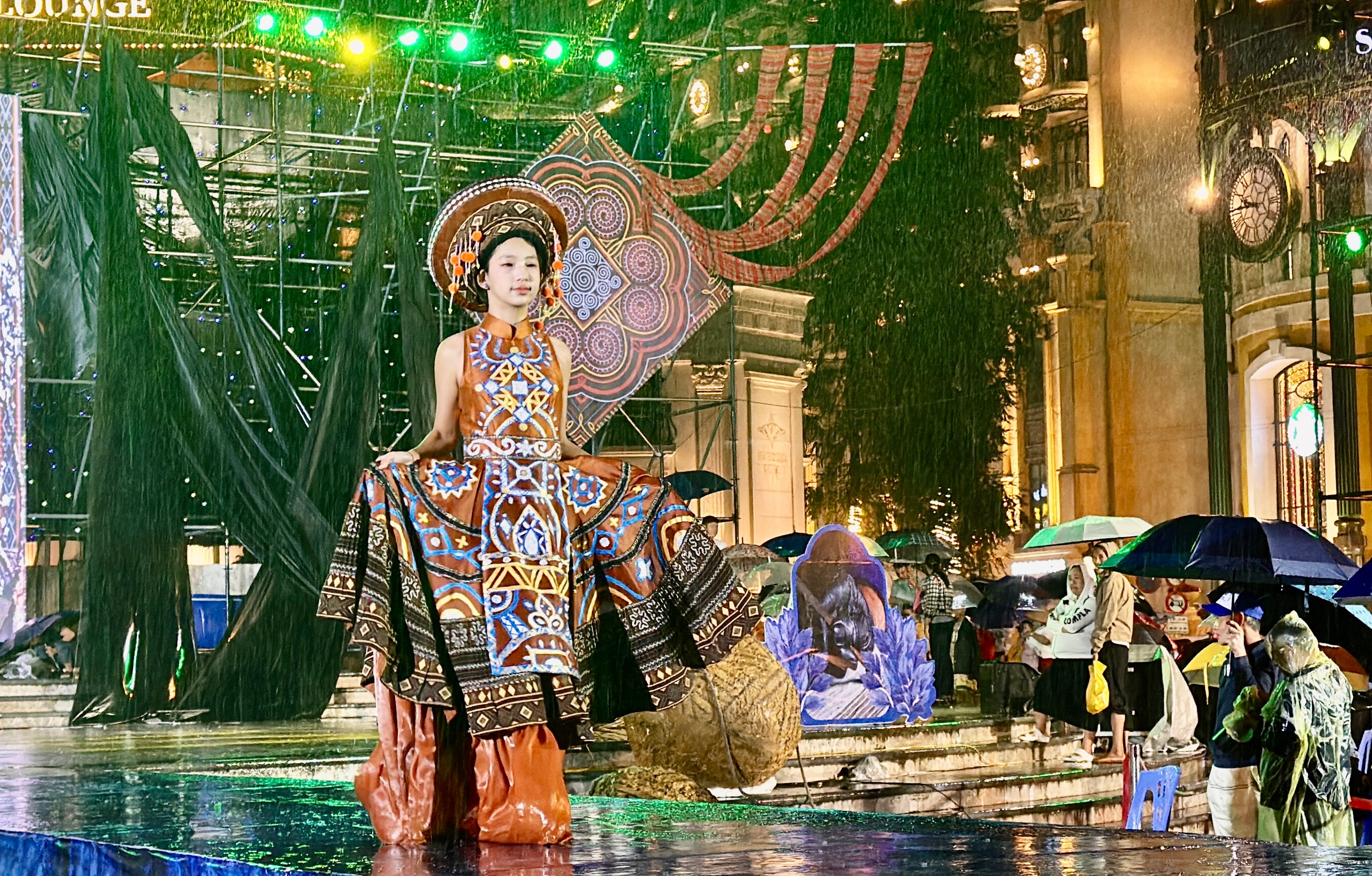 Trình diễn bộ sưu tập “Mị ảnh Sơn Cước”. img-6735.jpg