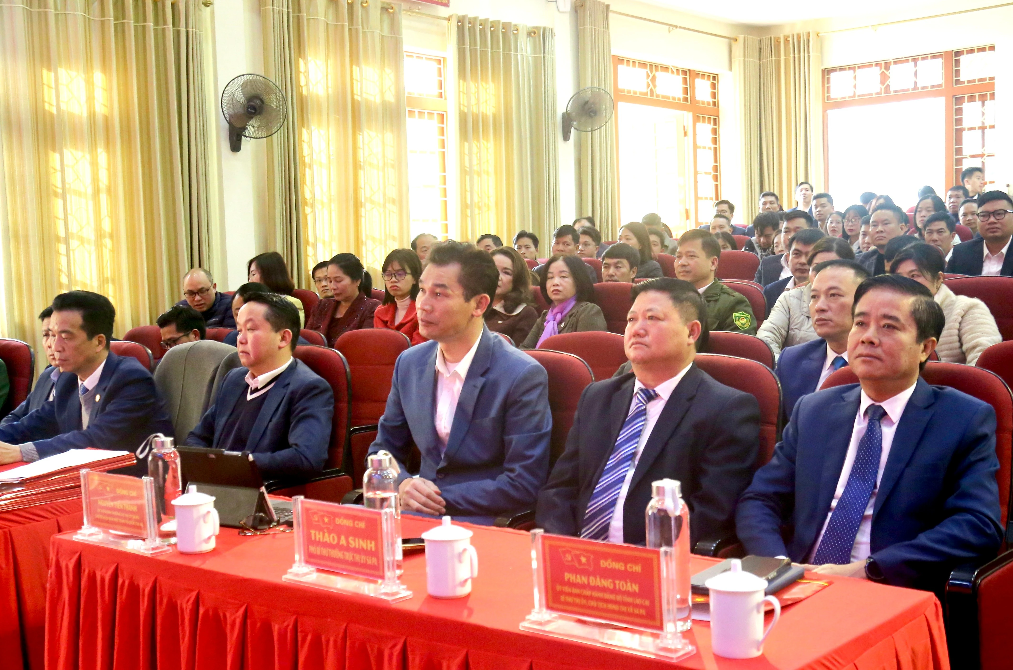 Đại biểu dự hội nghị.