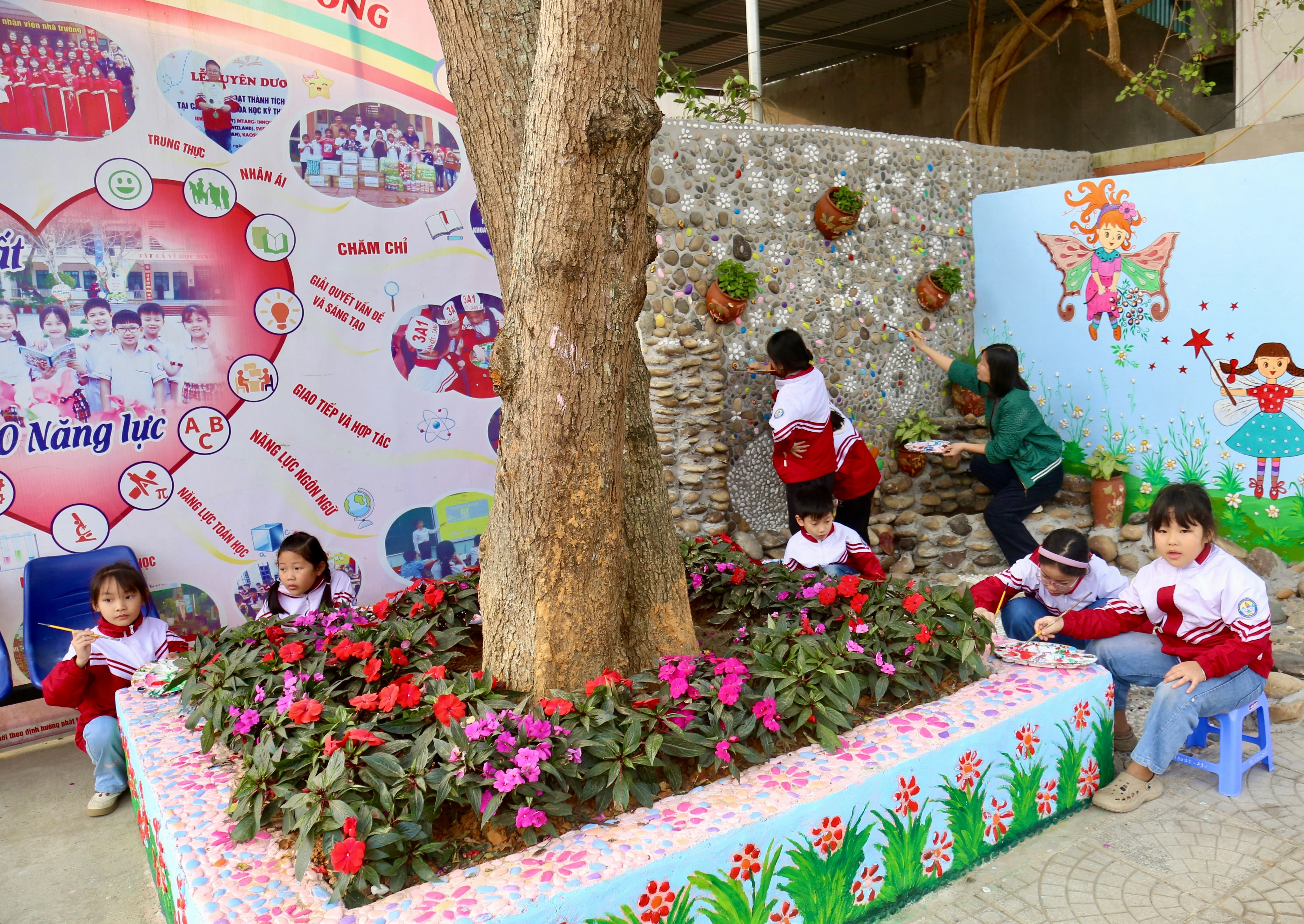 Trang trí khuôn viên trường học.