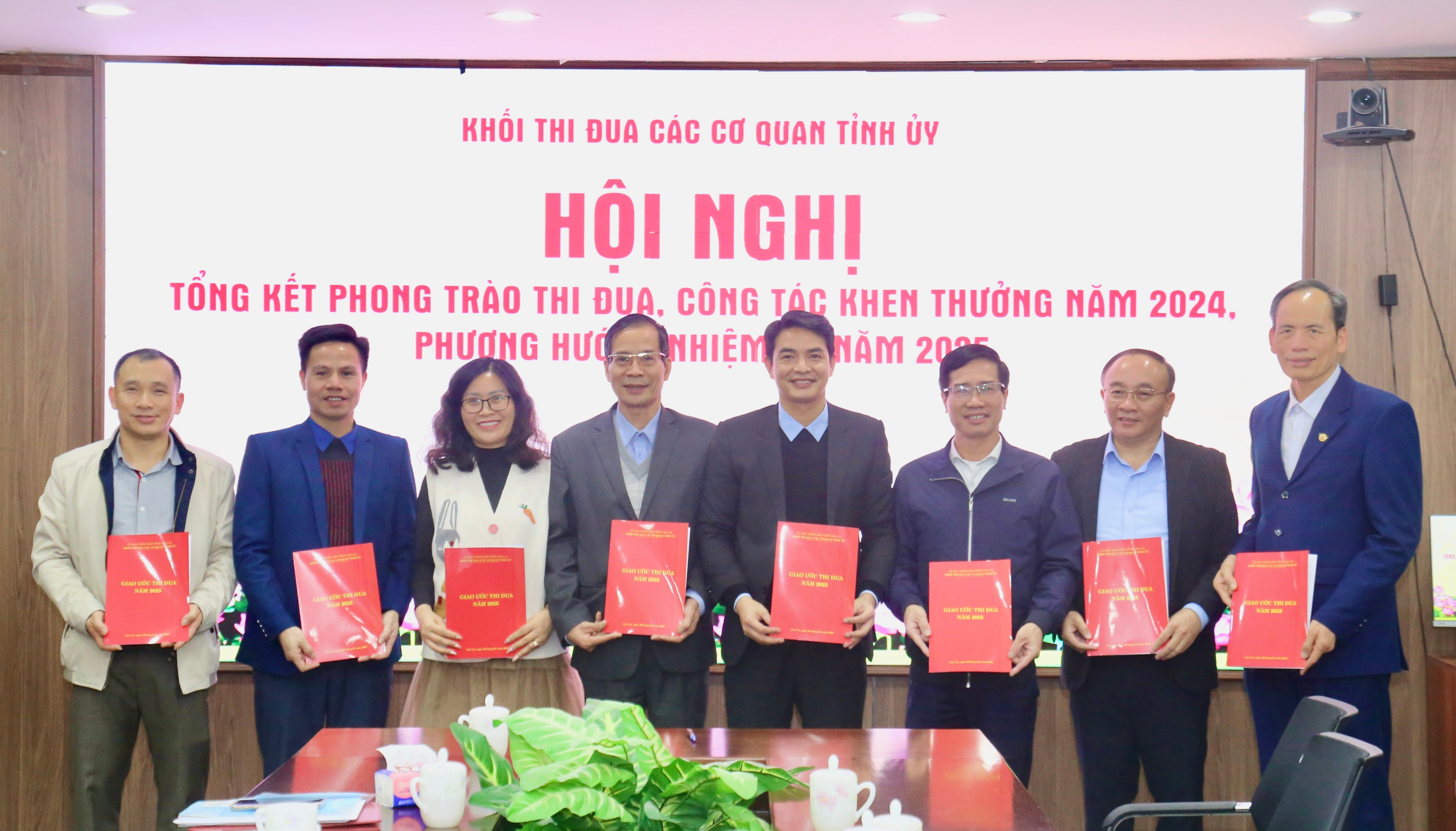 Các đơn vị ký kết giao ước thi đua. img-9979.jpg