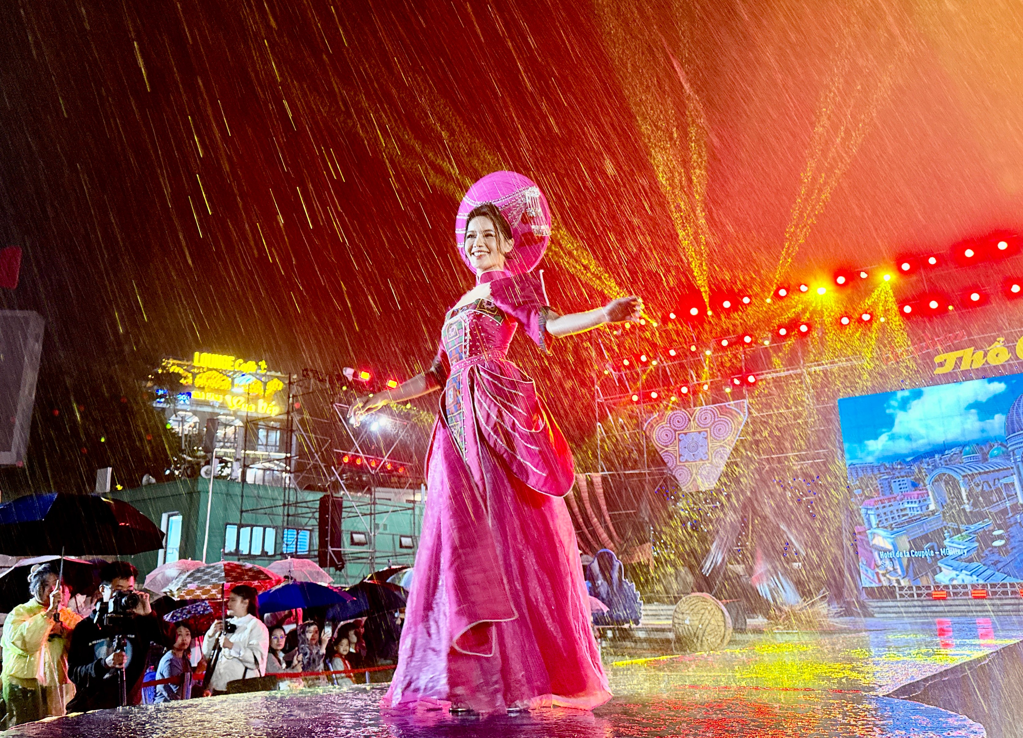 Màn catwalk của Hoa hậu Du lịch Việt Nam 2024, Đại sứ Du lịch Sa Pa Phạm Thị Ngọc Quỳnh. img-6084.jpg