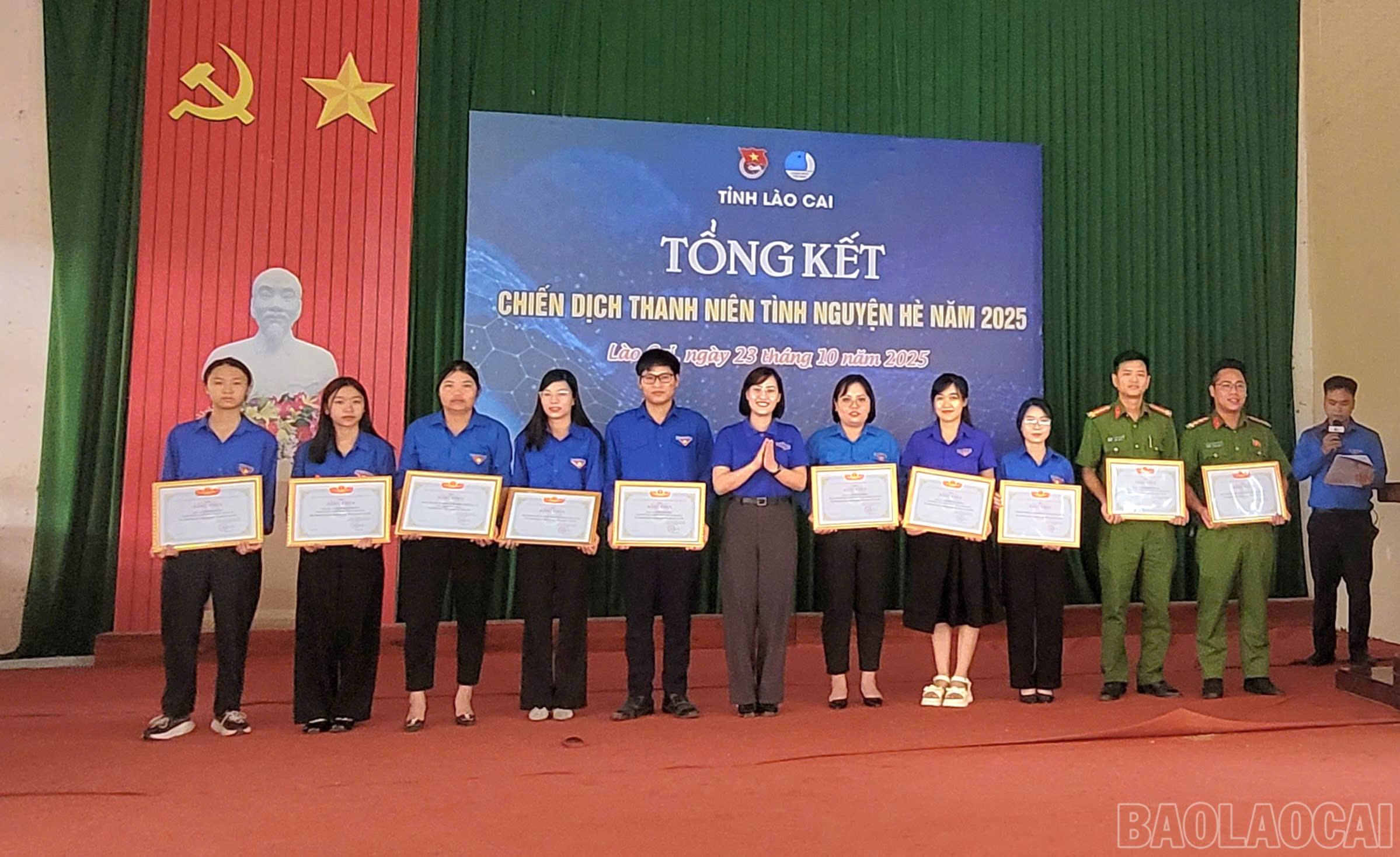 Trao Bằng khen cho các tập thể, cá nhân tiêu biểu trong chiến dịch baolaocai-br_z7146961507417-8284b65d8a0986b9f4cb9b700775d220.jpg