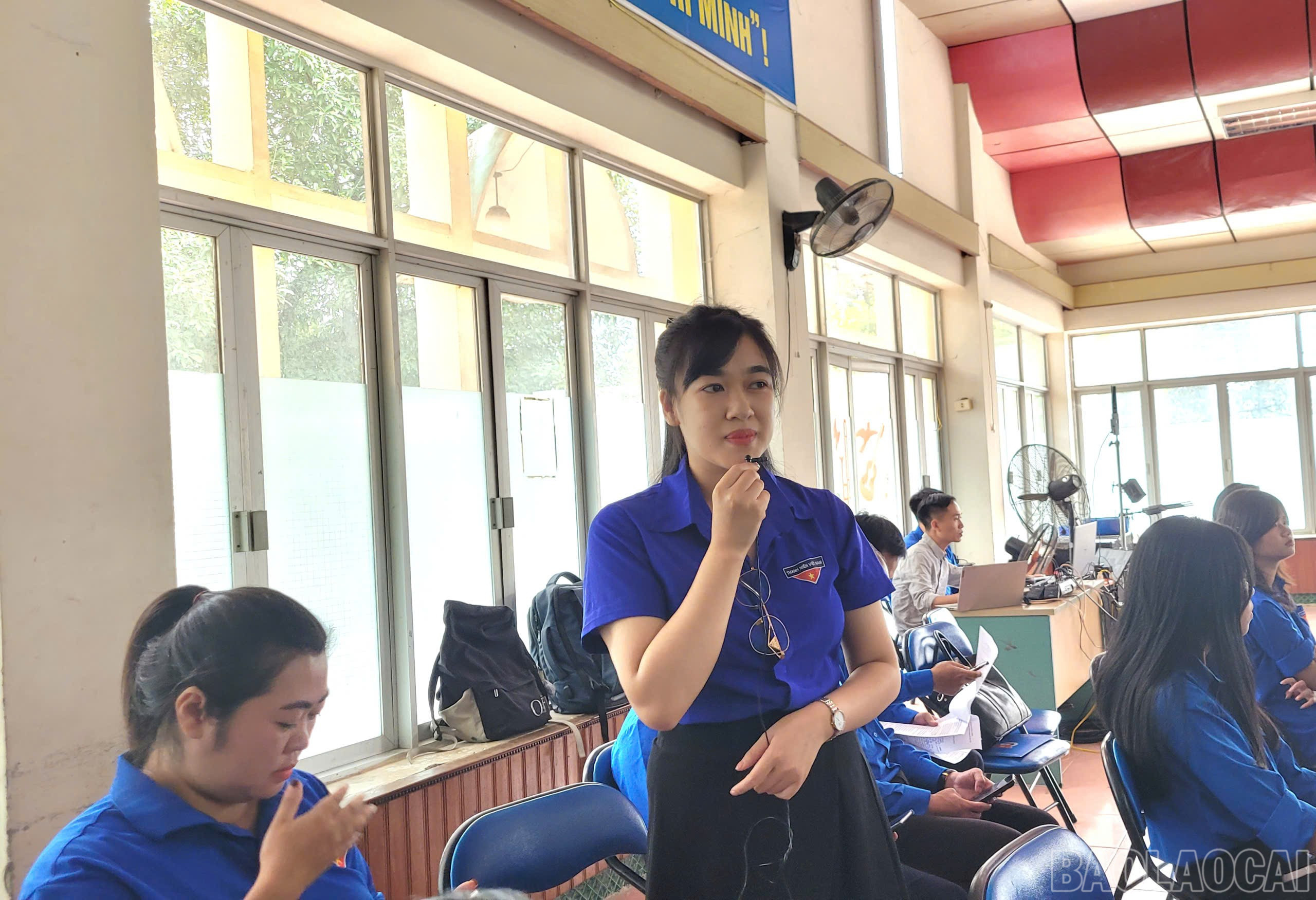 Đại biểu tham luận tại hội nghị. baolaocai-br_z7146950881188-3e59348a4c5679c2a5abc3c418a389e5.jpg