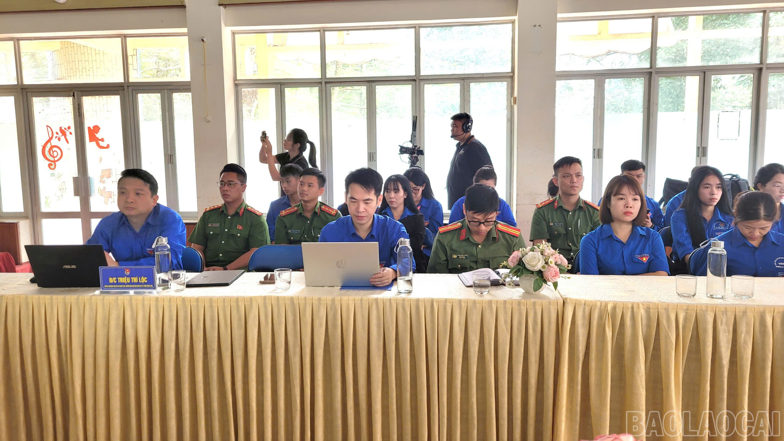 Các đại biểu tham dự hội nghị. baolaocai-br_z7146944408965-6befe2b8cf49737bcab726646c0435d3.jpg