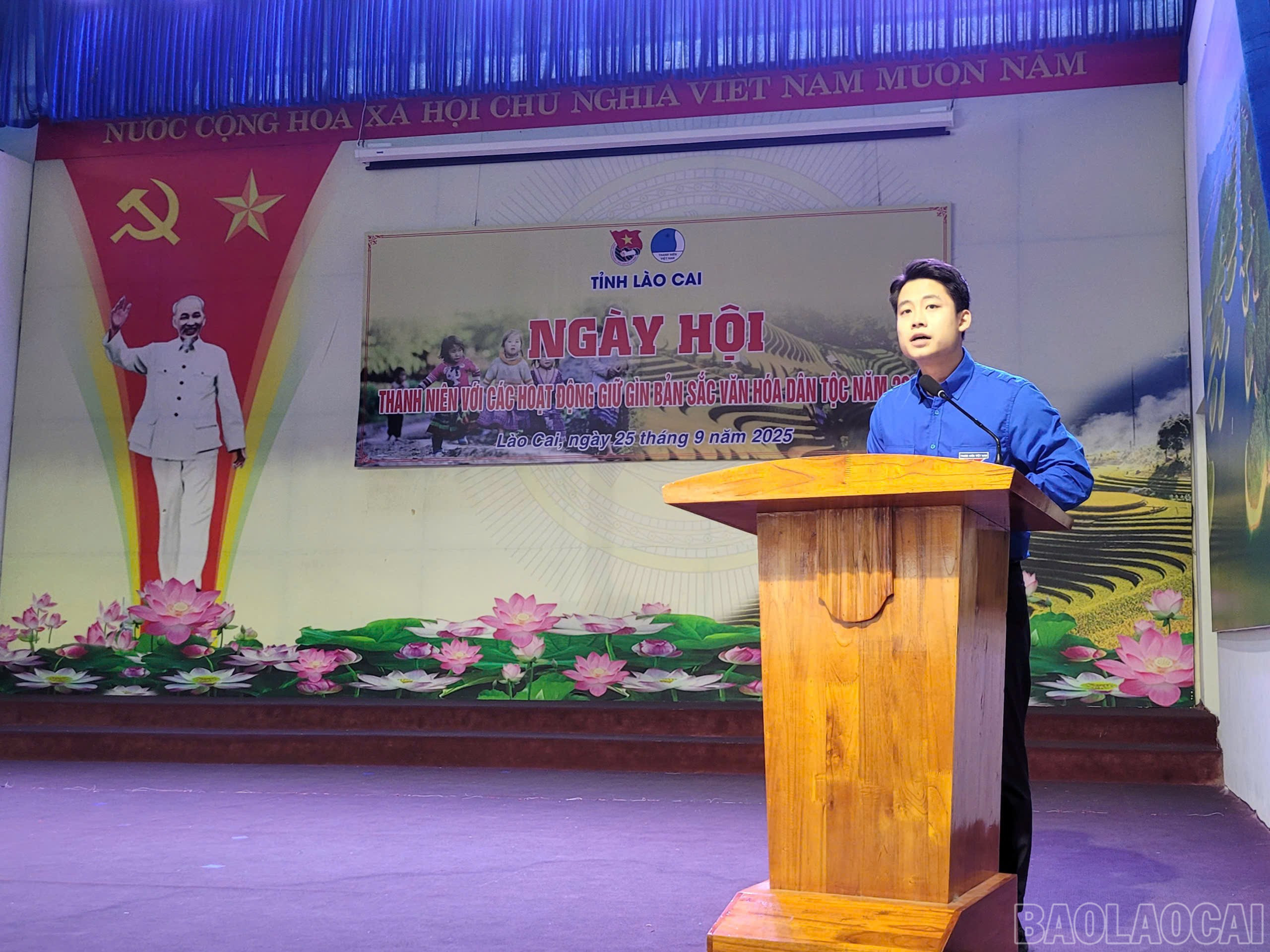 Đồng chí Đồng Mạnh Linh - Phó Bí thư Tỉnh đoàn, Phó Chủ tịch Hội Liên hiệp Thanh niên Việt Nam tỉnh, Trưởng ban Tổ chức - Kiểm tra, cơ quan Ủy ban Mặt trận Tổ quốc Việt Nam tỉnh phát biểu tại ngày hội. baolaocai-br_2.jpg