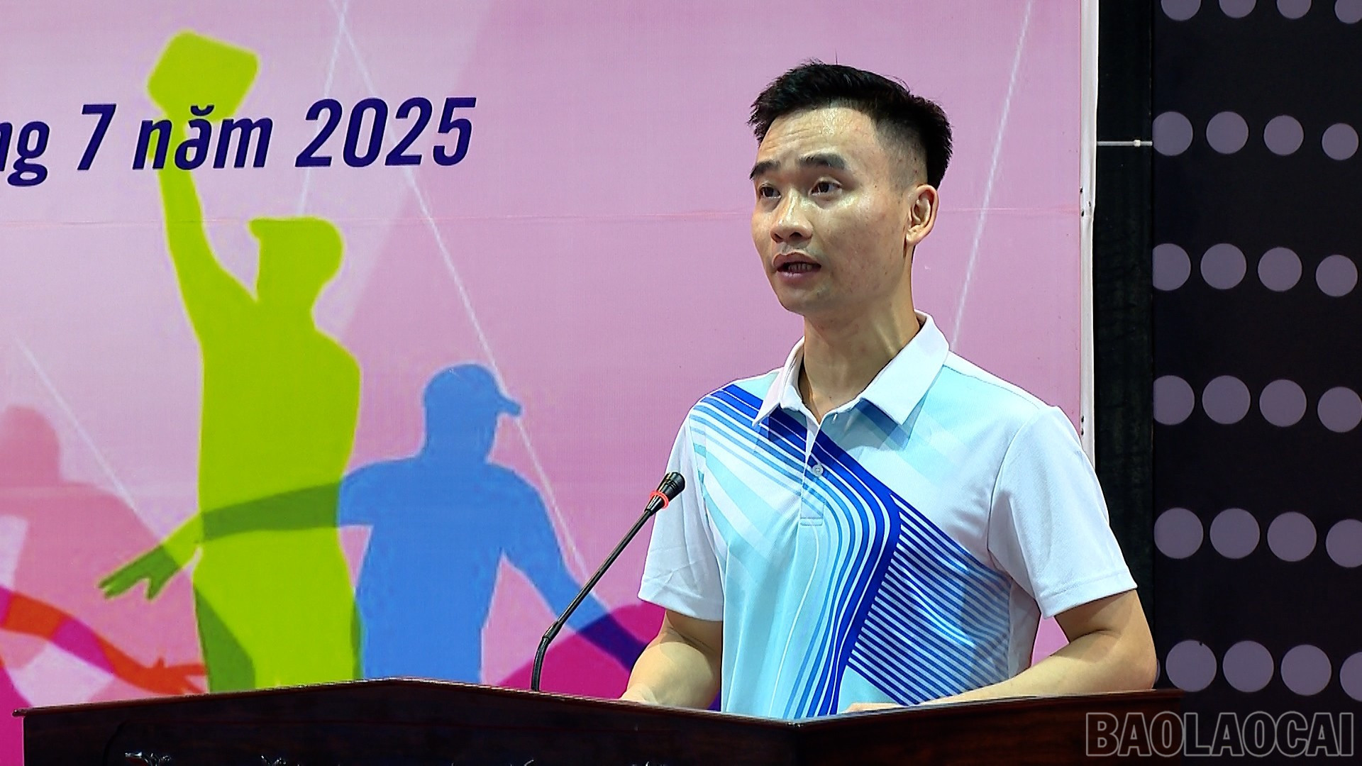 Vận động viên Phạm Anh Tùng thay mặt toàn thể vận động viên đọc lời hứa. baolaocai-br_anh-3.jpg