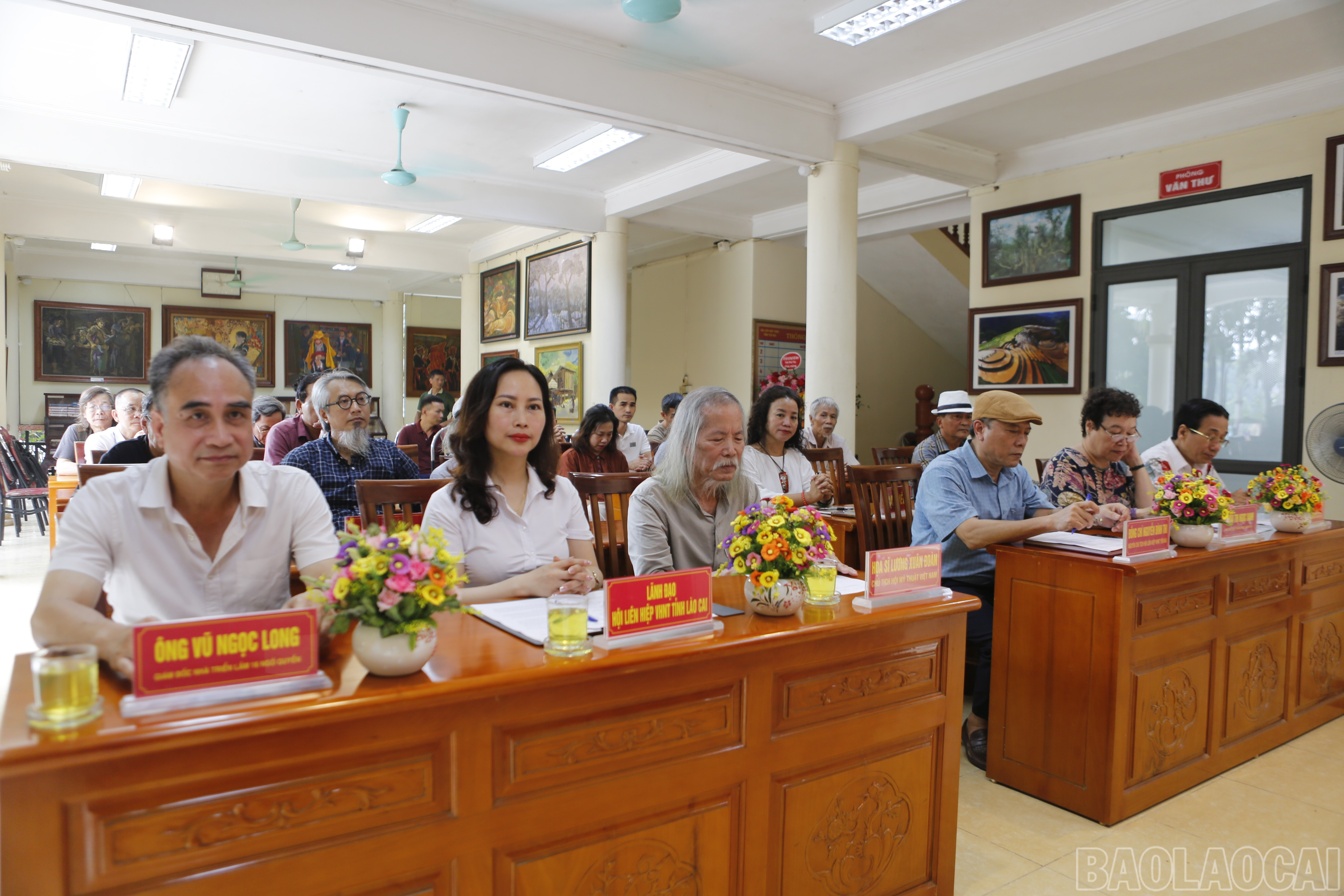 Các đại biểu tham dự buổi gặp mặt, ra mắt Chi hội Mỹ thuật Việt Nam tỉnh Lào Cai (nhiệm kỳ 2025 - 2030) baolaocai-br_32a3018.jpg