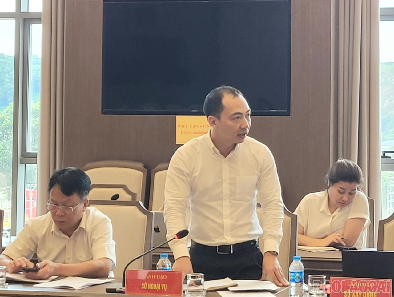 Lãnh đạo Sở Ngoại vụ phát biểu tại cuộc họp. baolaocai-br_vv.jpg