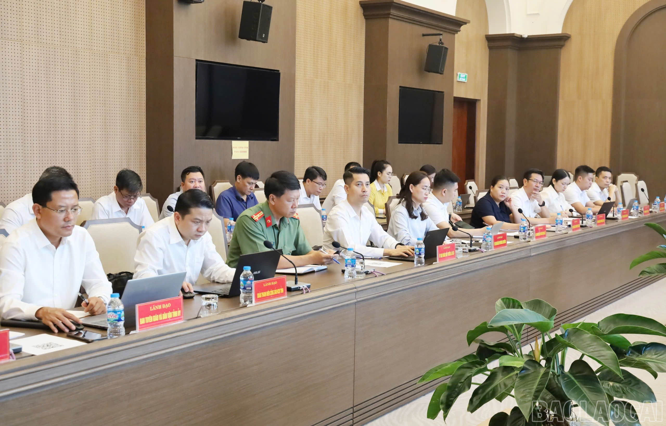 Đại biểu dự họp. baolaocai-br_88.jpg