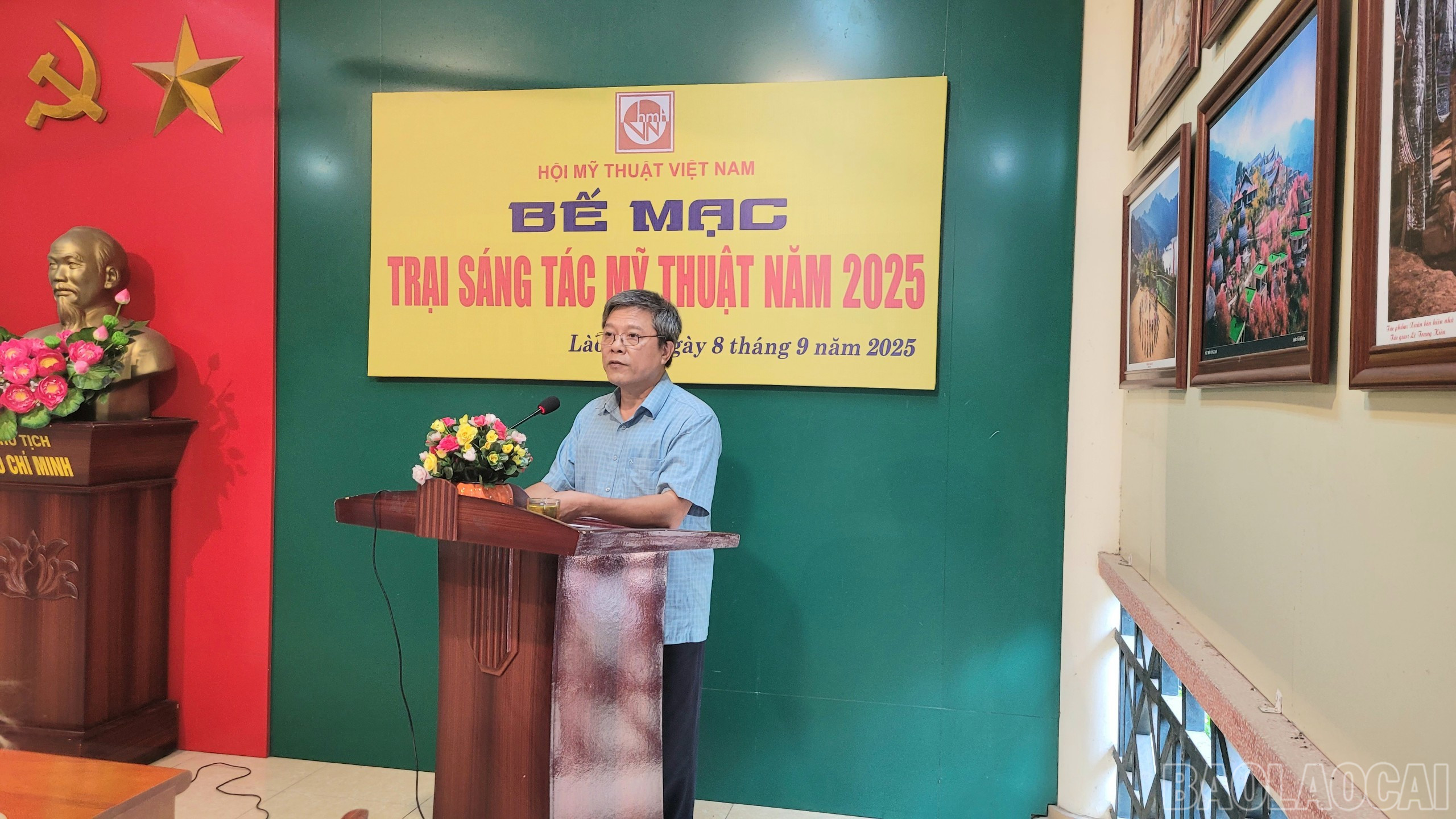 Hoạ sĩ Nguyễn Đình Thi - Chi hội trưởng Chi hội Mỹ thuật Việt Nam tỉnh trình bày báo cáo kết quả Trại sáng tác mỹ thuật năm 2025. baolaocai-br_4.jpg