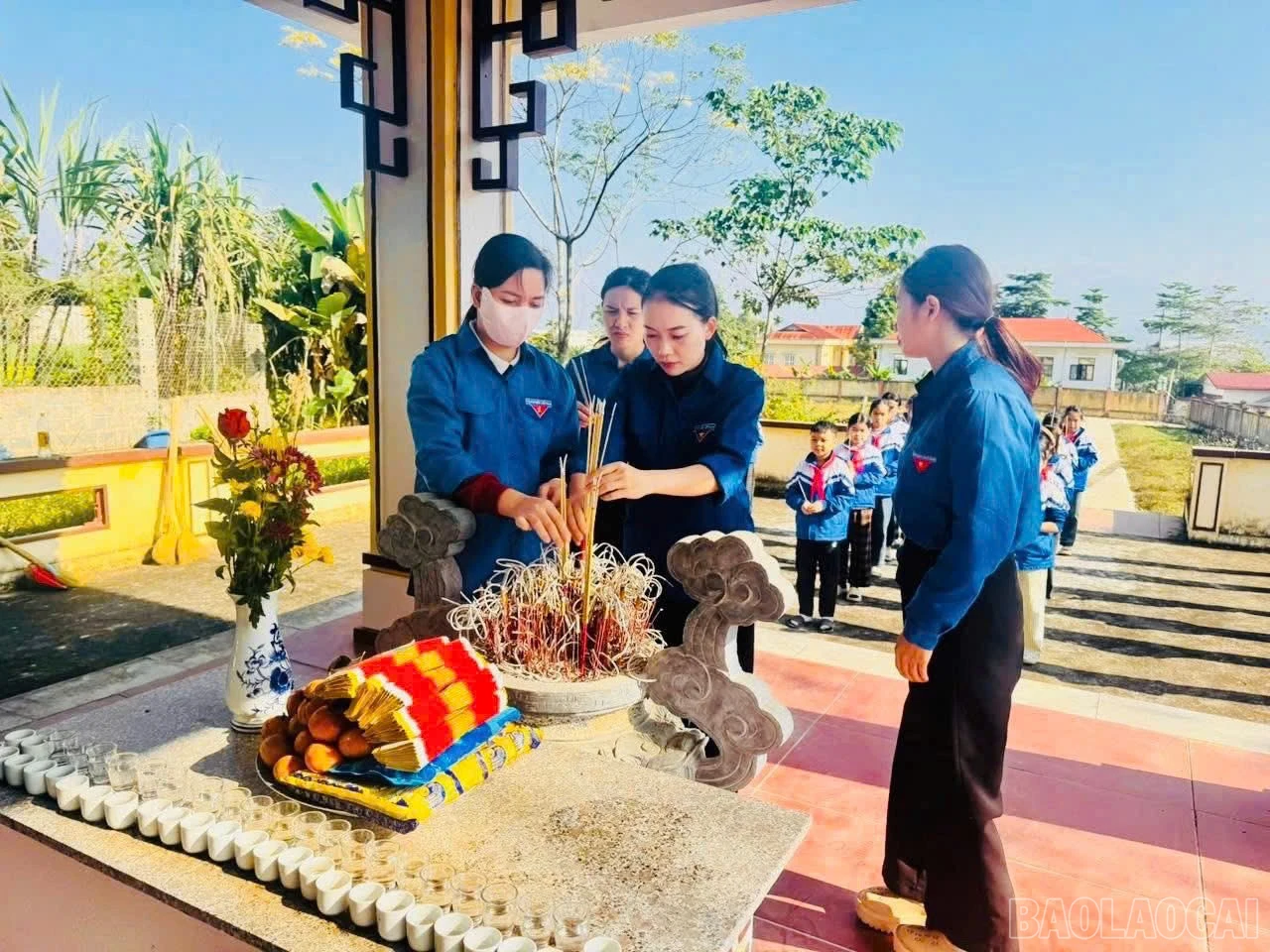 Các trường tổ chức cho học sinh đi viếng Nghĩa trang liệt sĩ.