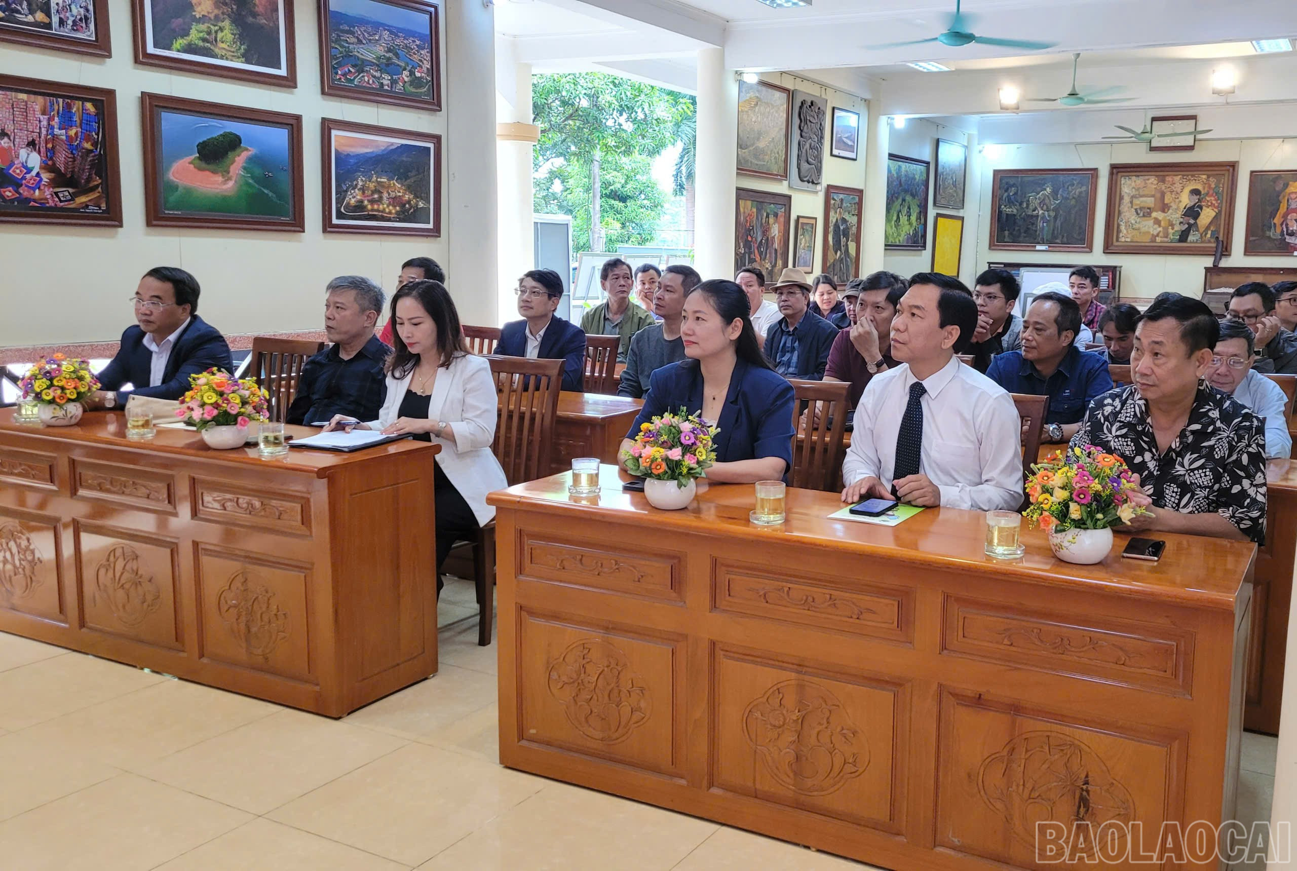 Các đại biểu tham dự buổi ra mắt Chi hội Nghệ sĩ Nhiếp ảnh Việt Nam tỉnh Lào Cai. baolaocai-br_z7153836254847-8d47cdcd8d1d1c46a4ef9a04d4a530ca.jpg