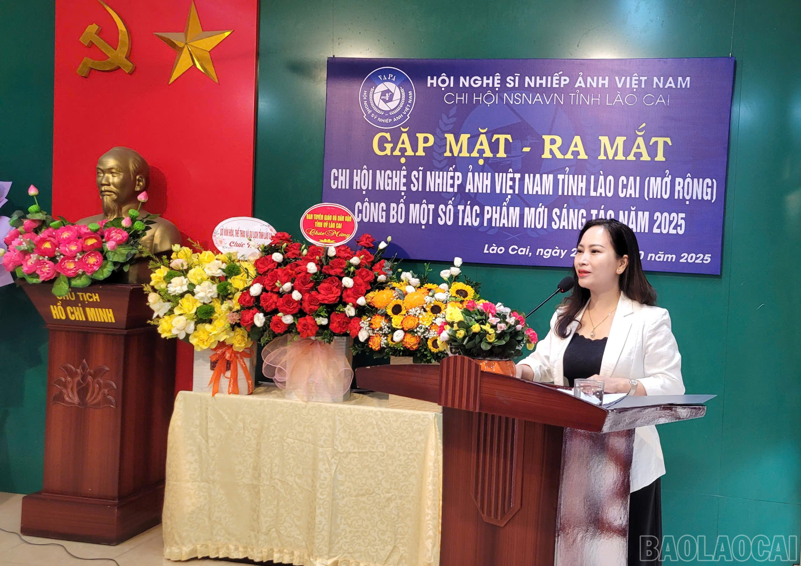 Nhà văn Nguyễn Ngọc Yến - Chủ tịch Hội Liên hiệp VHNT tỉnh Lào Cai phát biểu tại buổi ra mắt. baolaocai-br_z7153853971456-fcf2d6c650e0e6d70493e642b12635d2.jpg