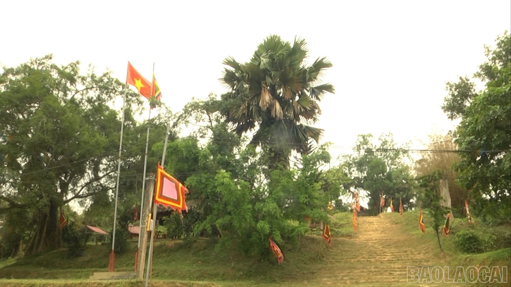 Громадський будинок і храм Куй Монг до реконструкції та реставрації. baolaocai-br_b-9589.jpg