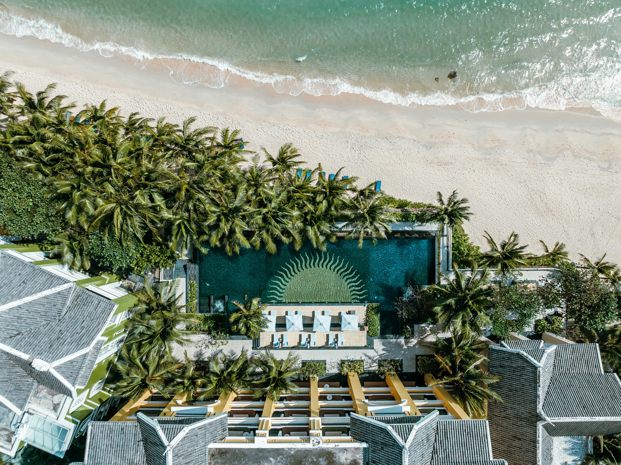 JW Marriott Phu Quoc Emerald Bay Resort & Spa có những bể bơi và bãi biển quyến rũ. image005.png