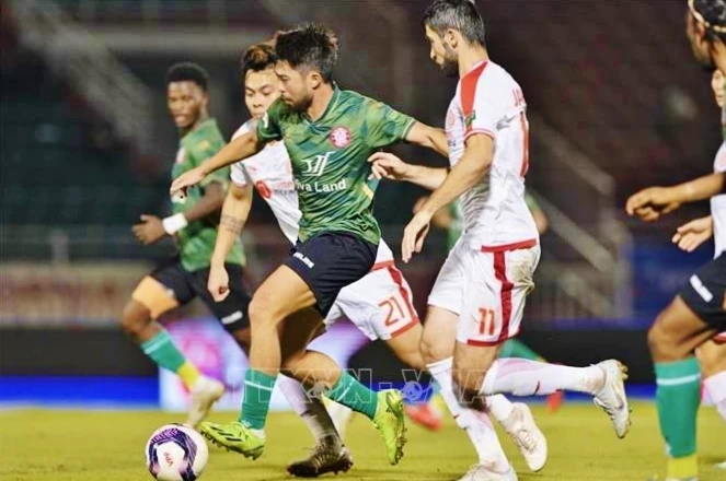 Với 8 điểm sau 14 trận, CLB TP Hồ Chí Minh (áo xanh) đang đứng cuối bảng xếp hạng V-League 2023.