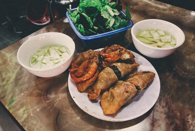 Bánh gối bánh tôm Hà Nội.