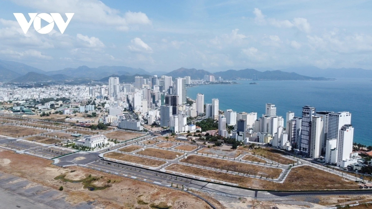 Một phần Sân bay Nha Trang cũ đã bị phân lô.