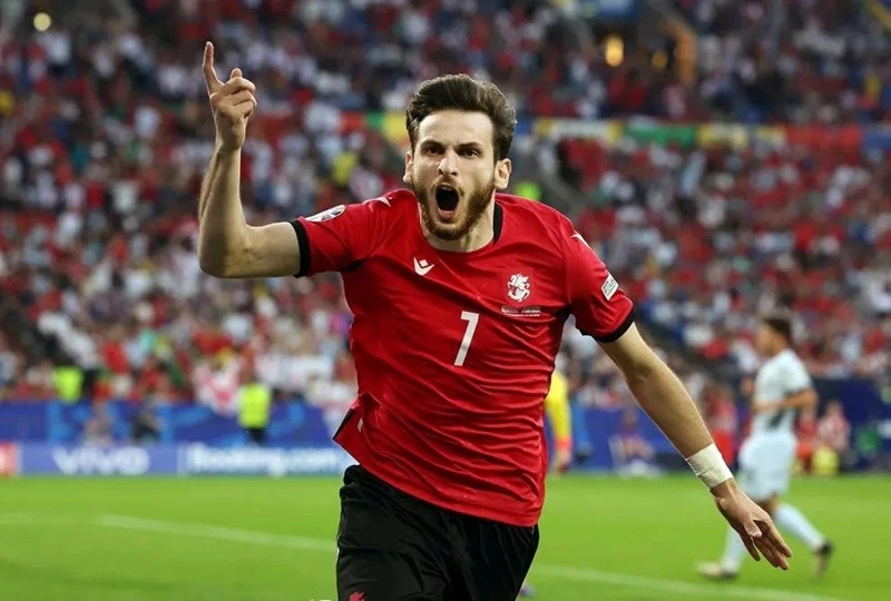 Kvaratskhelia đưa tuyển Georgia vượt lên. (Ảnh: UEFA)