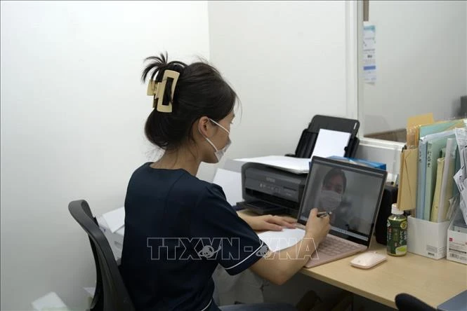 Nhân viên của Mori Pharmacy và Mori Healthcare tư vấn sức khỏe trực tuyến miễn phí.