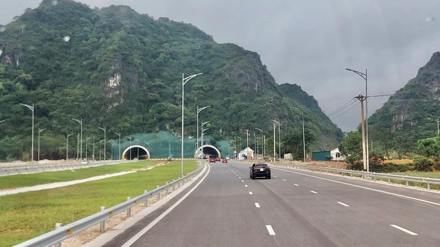 Tuyến Mai Sơn - Quốc lộ 45 các phương tiện được khai thác tuyến đường từ đầu Dự án đến nút giao Đông Xuân (Km327+100) nối Quốc lộ 45 và Quốc lộ 47.