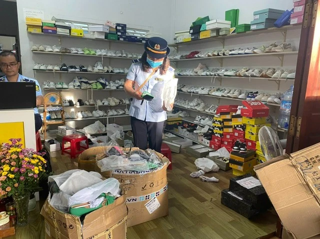 Lực lượng QLTT Đắk Lắk thu nộp ngân sách hơn 600 triệu đồng trên nền tảng thương mại điện tử trong 6 tháng năm 2023.