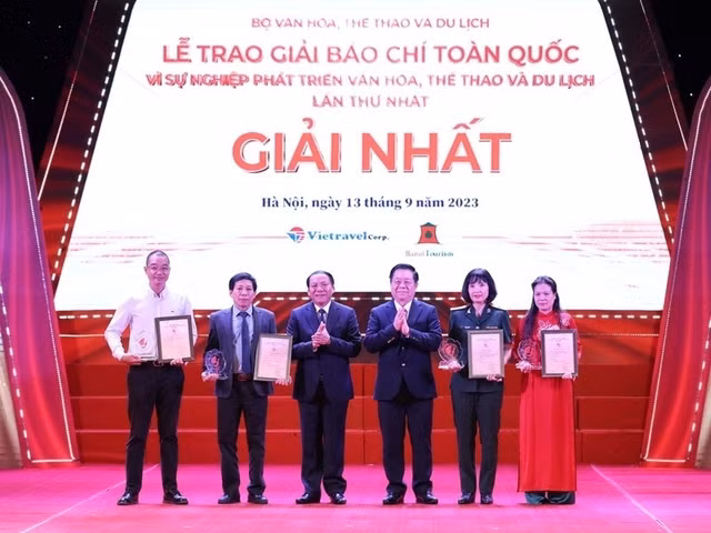 Giải Báo chí toàn quốc “Vì sự nghiệp phát triển Văn hóa, Thể thao và Du lịch” lần thứ nhất đã thu hút đông đảo tác giả trong cả nước tham gia.
