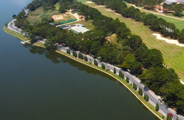 Một phần đoạn đường Trần Quốc Toản ven hồ Xuân Hương dự kiến thí điểm làm phố đi bộ cuối tuần.