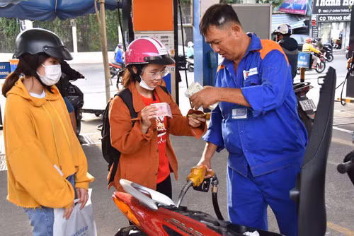 Giá xăng dầu tăng từ 16 giờ ngày 21/12.