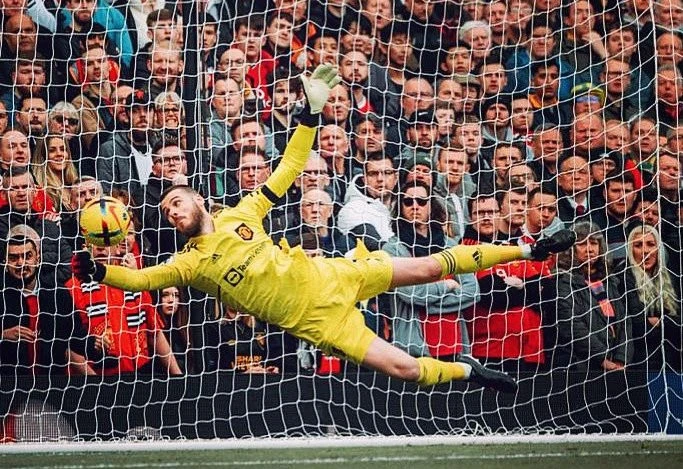 De Gea dù không mạnh chơi chân nhưng anh vẫn là nút chặn đáng tin cậy của Quỷ đỏ