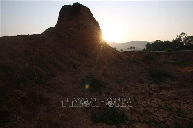 Ngày 17/4, Tây Bắc Bộ và vùng núi Bắc Trung Bộ nắng nóng cục bộ.