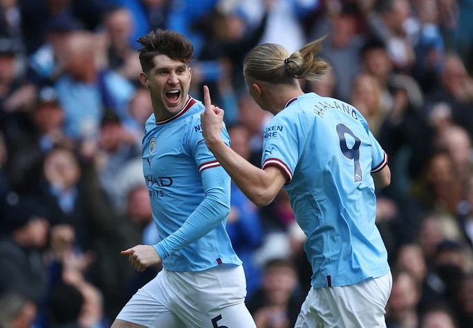 John Stones lập công với bàn mở tỷ số sớm.
