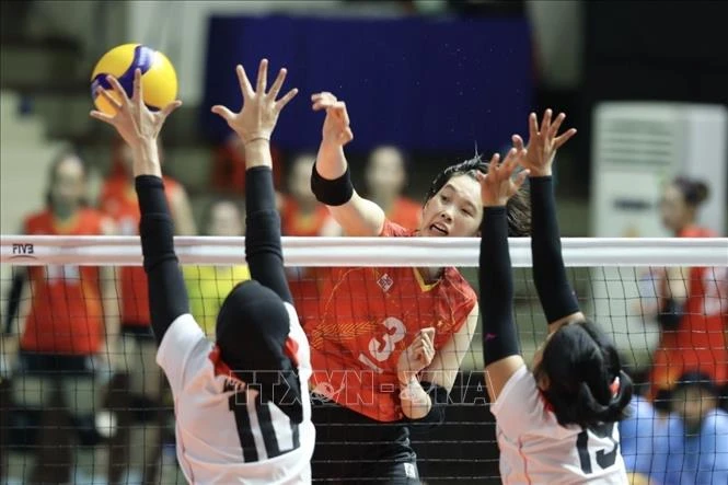 Đội tuyển bóng chuyền nữ Việt Nam thi đấu xuất sắc trước đối thủ Indonesia, giành quyền vào chơi trận chung kết gặp Thái Lan.