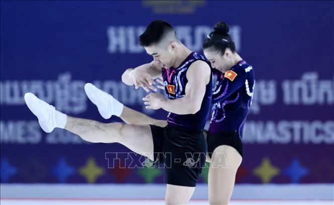 Trần Ngọc Thúy Vi và Lê Hoàng Phong giành HCV nội dung Đôi nam nữ.