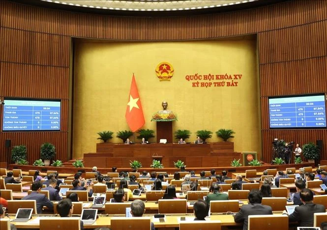 Quốc hội biểu quyết thông qua Nghị quyết bầu Chủ tịch Quốc hội. Ảnh: TTXVN