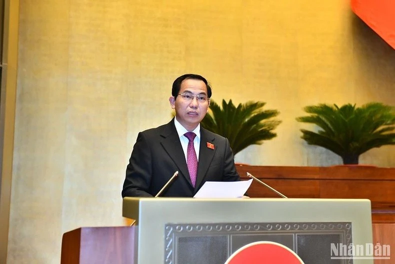 Chủ nhiệm Ủy ban Tài chính, Ngân sách của Quốc hội Lê Quang Mạnh trình bày báo cáo tiếp thu, giải trình, chỉnh lý dự thảo Luật.