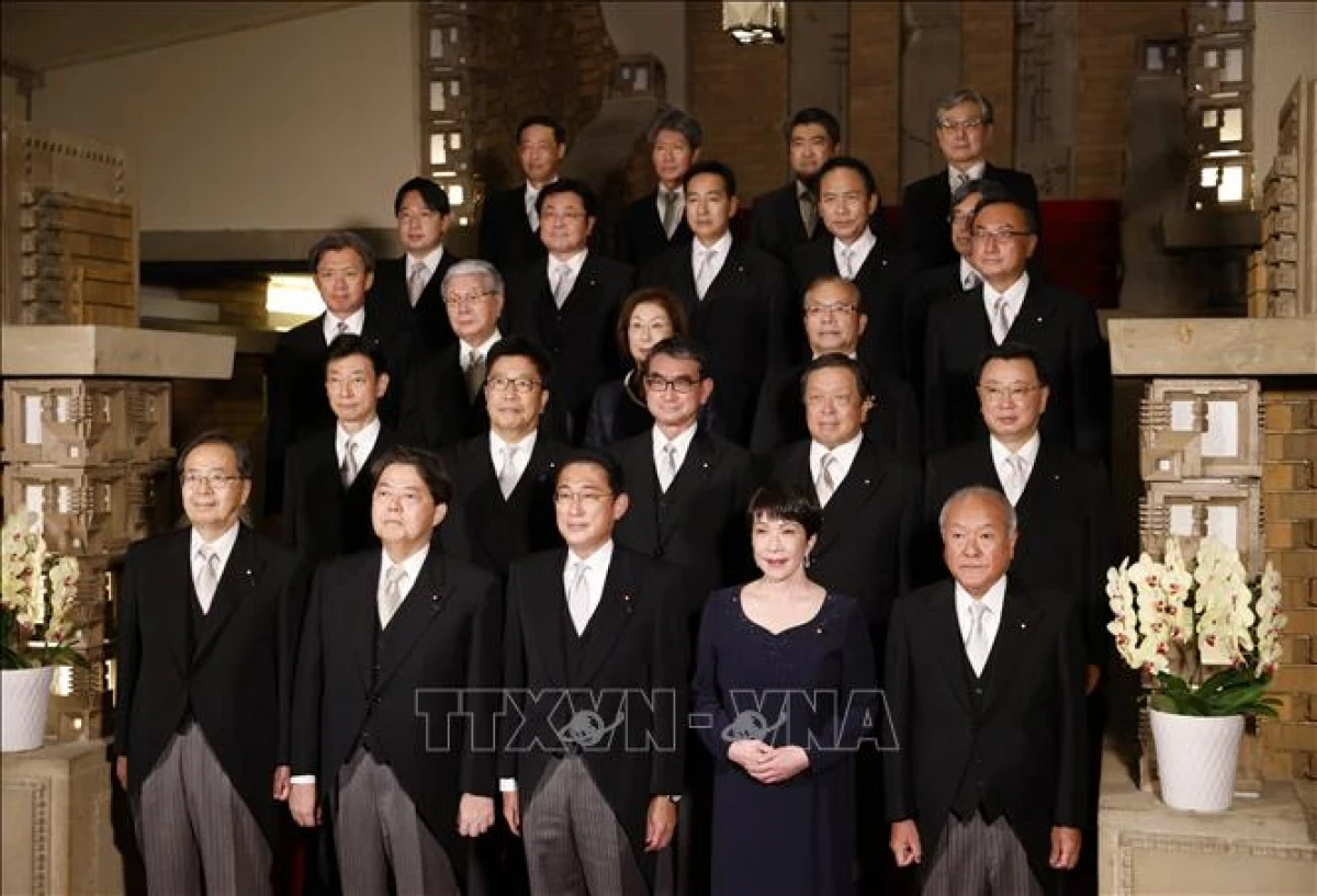 Thủ tướng Nhật Bản Fumio Kishida (giữa, hàng trước) cùng các thành viên nội các chụp ảnh chung tại Tokyo ngày 10/8/2022.
