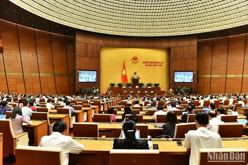 Quang cảnh một phiên toàn thể ở hội trường tại Kỳ họp thứ 5, Quốc hội khóa XV.