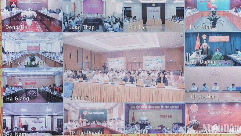 Hội nghị dưới hình thức trực tiếp và trực tuyến.