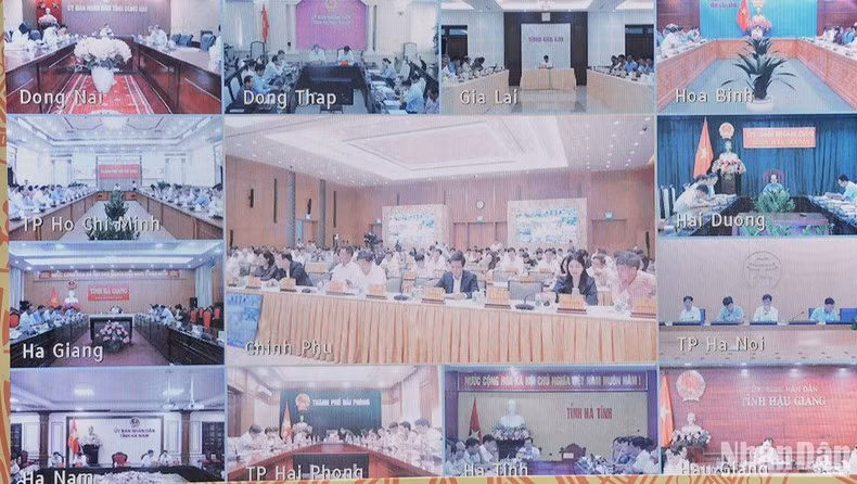 Hội nghị dưới hình thức trực tiếp và trực tuyến.