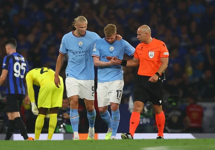 Kevin de Bruyne phải rời sân sớm...