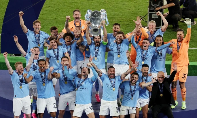 Man City hoàn tất cú ăn ba lịch sử.
