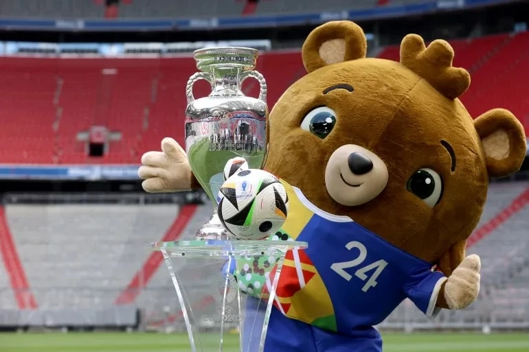 Albart, linh vật của EURO 2024. (Ảnh: AFP )