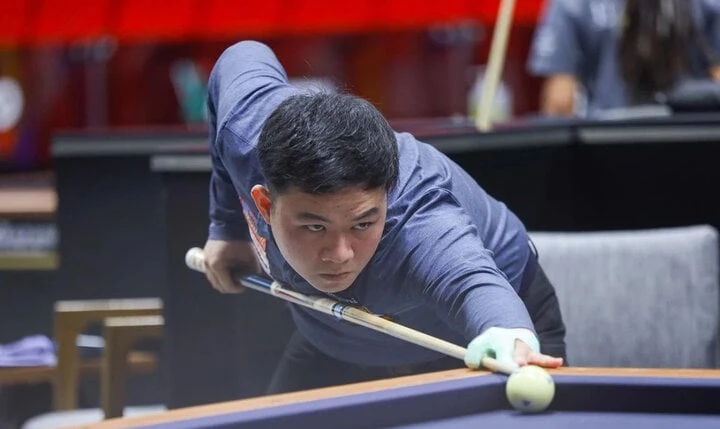Bao Phương Vinh thi đấu trong trận chung kết World Cup carom 3 băng Ankara 2024.