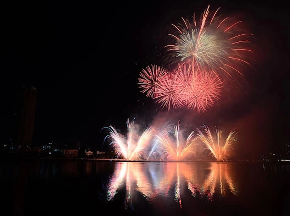 Màn trình diễn “Nhân loại – Cầu nối giữa các quốc gia” đưa du khách đến với tour du lịch vòng quanh thế giới với nhiều cung bậc cảm xúc.