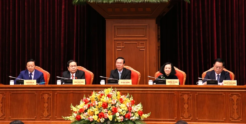 Các đồng chí chủ trì hội nghị.