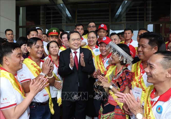 Chủ tịch Quốc hội Trần Thanh Mẫn với đại biểu người hiến máu tình nguyện tiêu biểu toàn quốc. Ảnh: TTXVN. Chủ tịch Quốc hội Trần Thanh Mẫn với đại biểu người hiến máu tình nguyện tiêu biểu toàn quốc. Ảnh: TTXVN.